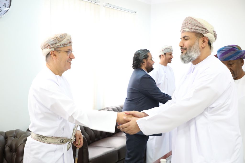 Dhofar University Vice Chancellor Exchanges Eid Al-Fitr greetings with Staff